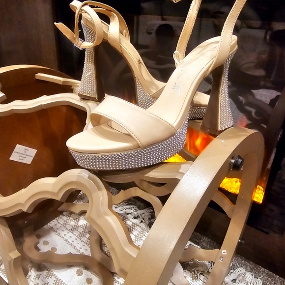 Heels - Picture 8 of 8